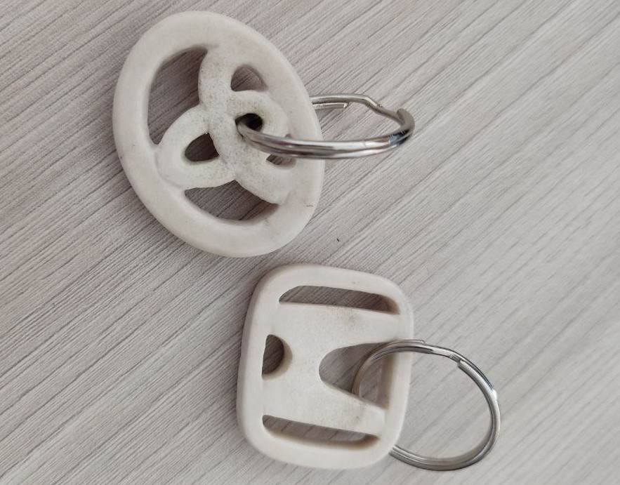 Брелок "авто" из рога лося