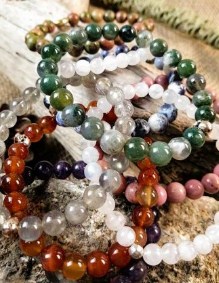 Браслет из самоцветов